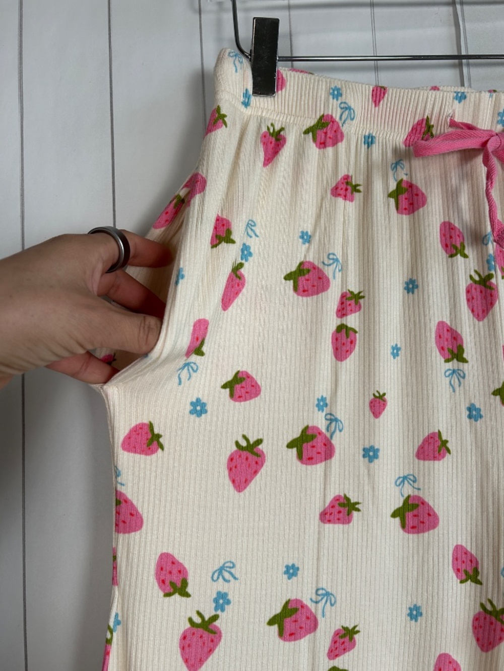 Tiny Talulah size M pajama set strawberry bow print beige bamboo long sleeve - Picture 9 of 11